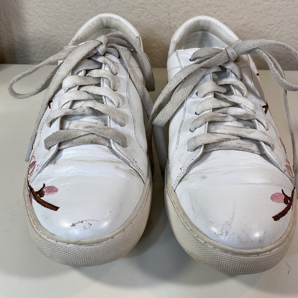 KENNETH Cole Kam Blossom Embroidered Sneaker Size 6 - Picture 5 of 14